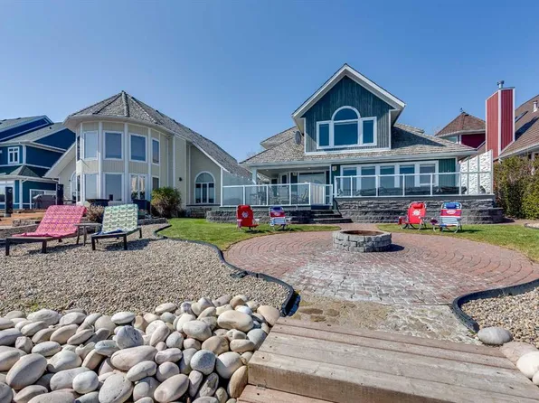 384 Marina Bay Pl, Sylvan Lake, AB T4S 1E9