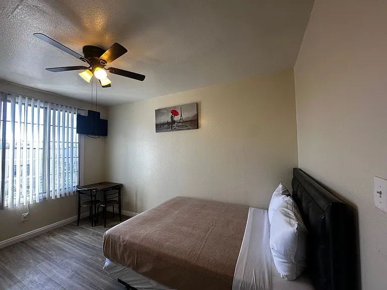 Soto Rose Apartments — Photo 46