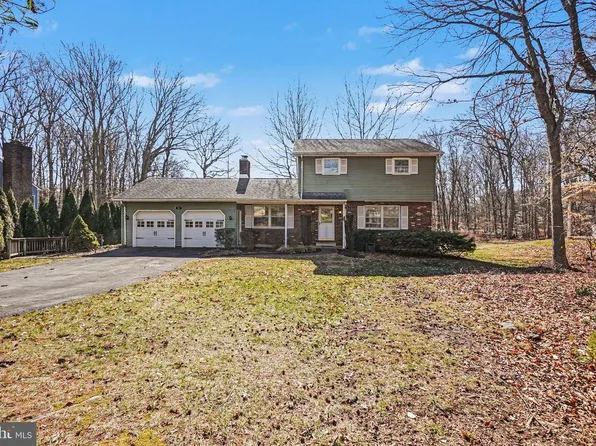 11 Colonial Cir, North East, MD 21901