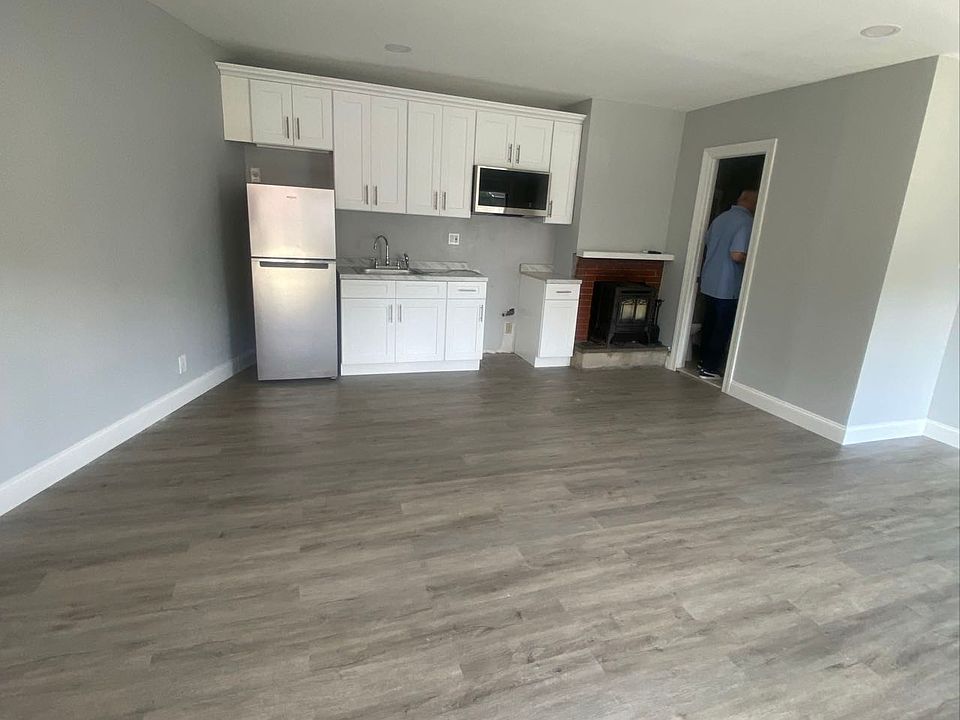 2nd image of 2947 Dudley Ave