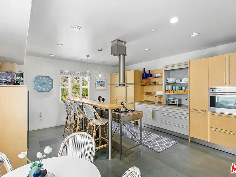 1341 Palisades Beach Rd — Photo 29