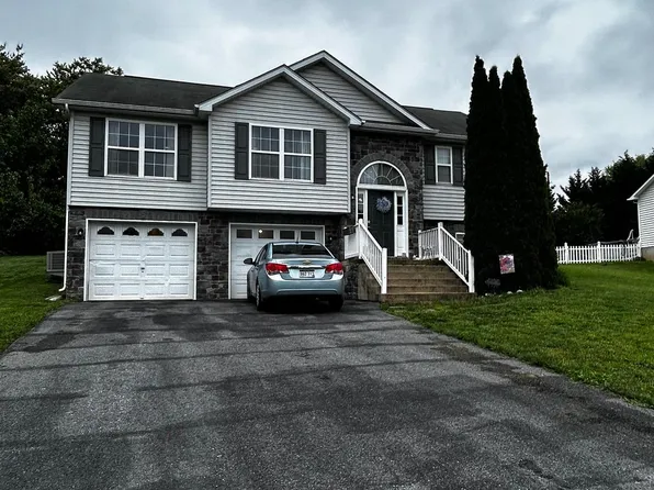 202 Dinali Dr, Martinsburg, WV 25403