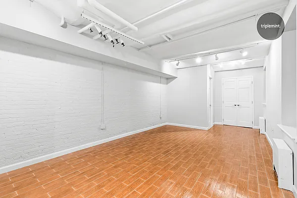 Rented by Triplemint | media 28