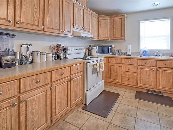 2nd image of 1664 Westview Dr