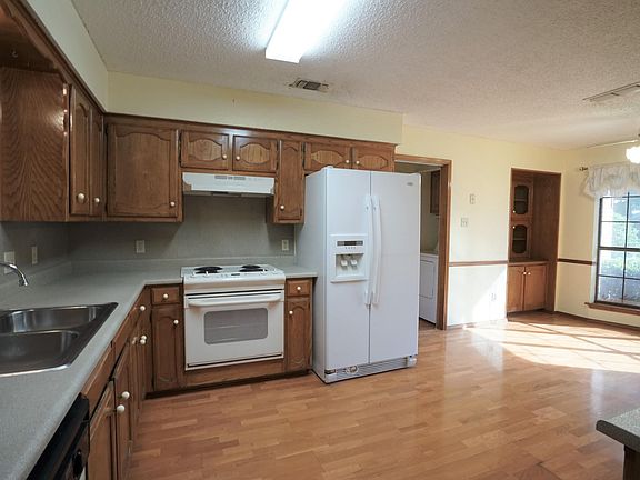 4th image of 764 Hampshire Dr