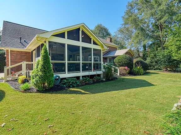 4th image of 192 Woodridge Dr