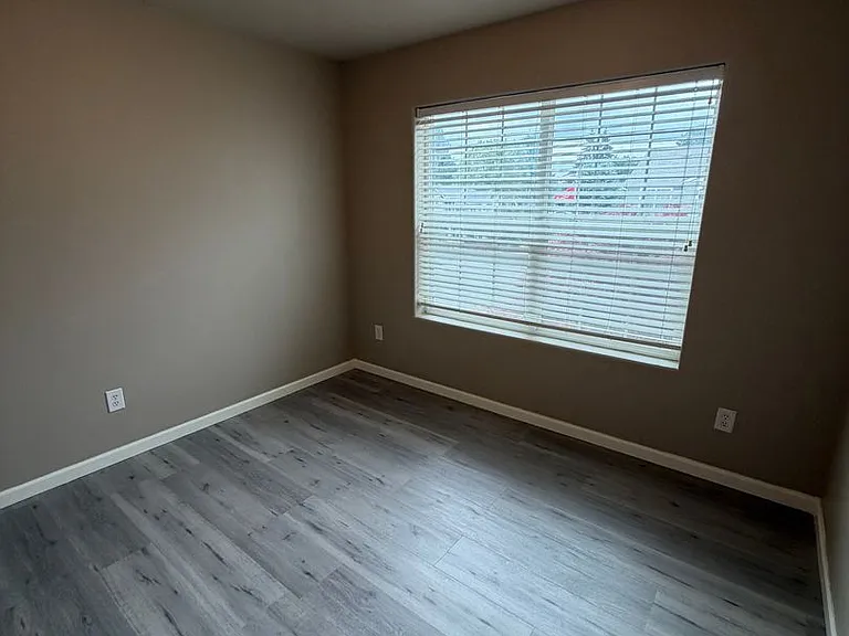 6108 NE 84th Ave — Photo 17