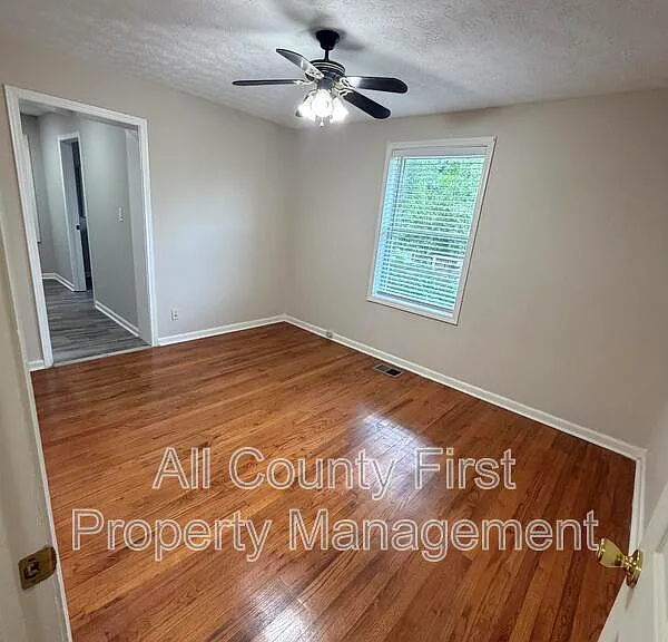 2101 Holly Hill Dr — Photo 10