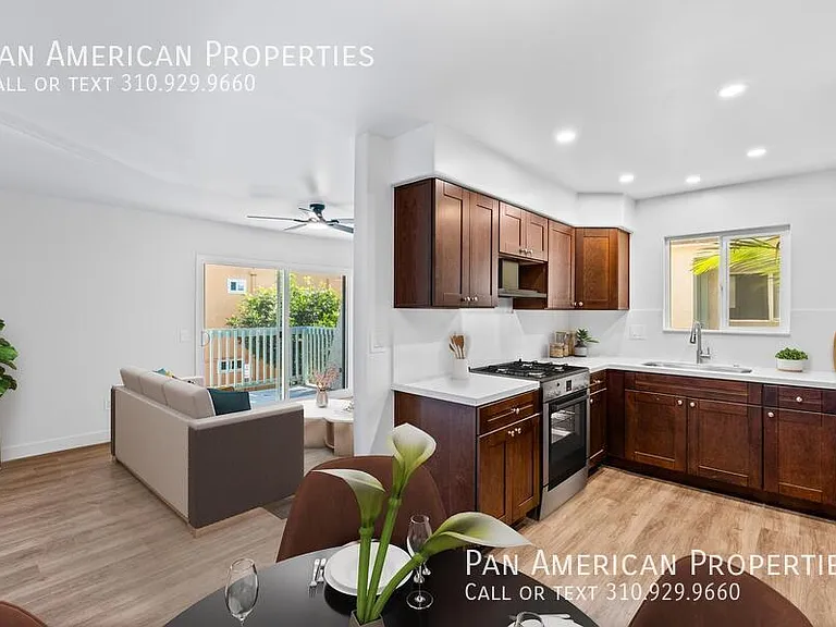 975 Laguna Dr #19 — Photo 2