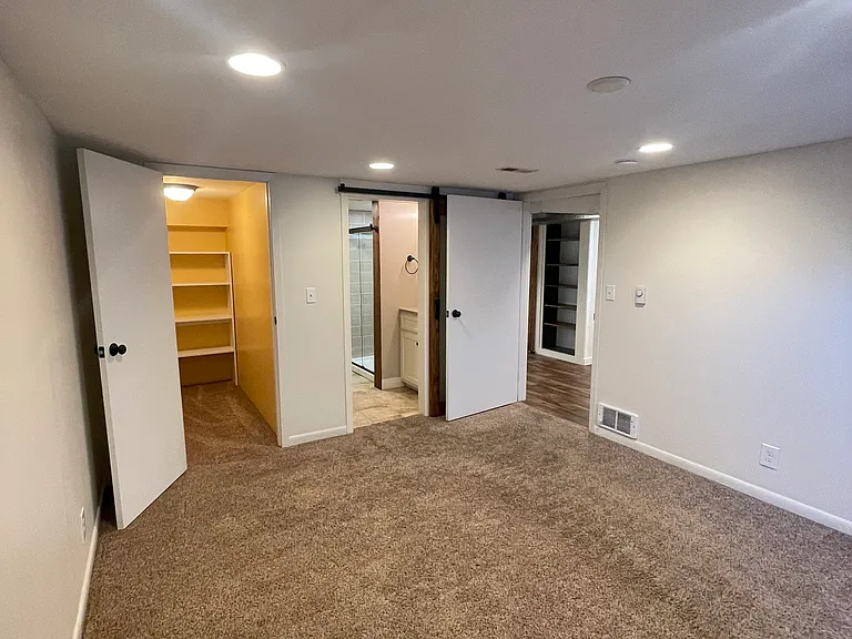 1634 E Glass Ave — Photo 12