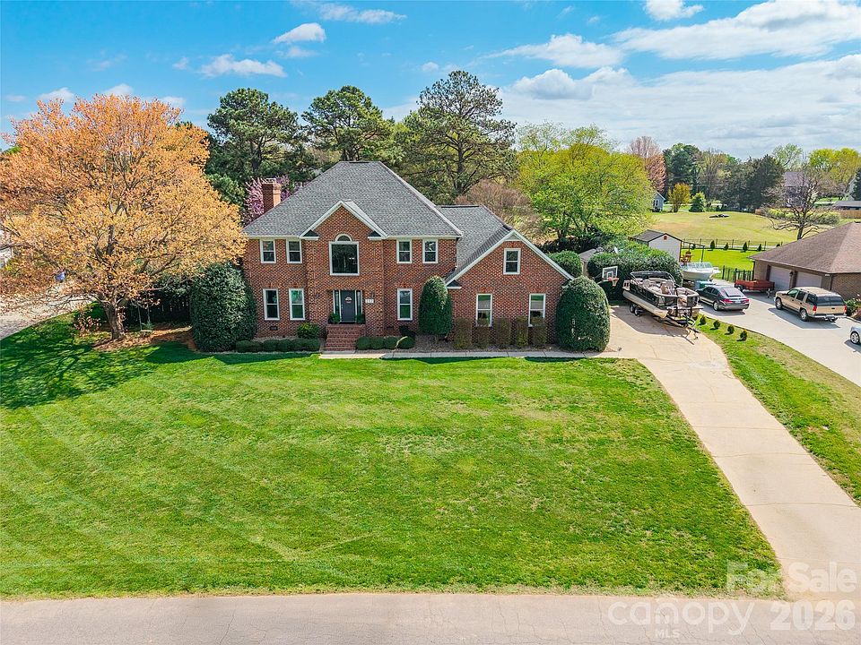 1st image of 217 Spring Run Dr