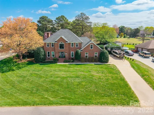217 Spring Run Dr, Mooresville, NC 28117