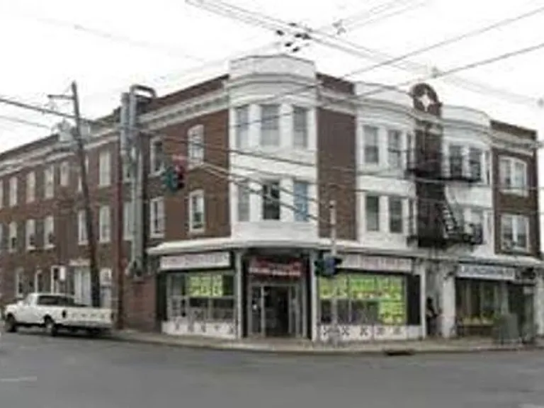 Convenient Corners at South Olden — Photo 18
