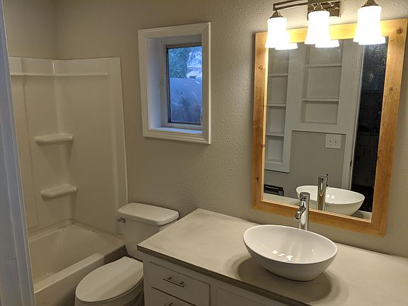 5th image of 196 East St APT 7