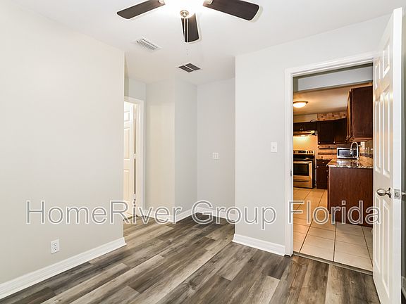 5th image of 209 W 20th St