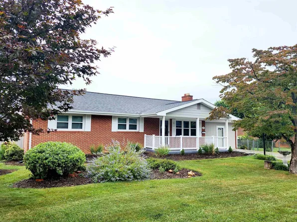 617 11th St, Radford, VA 24141