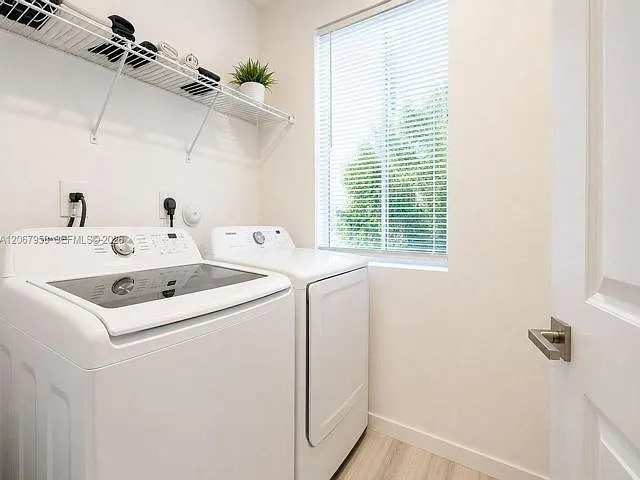 3 bed, 2.5 bath, 1302 sqft, $3,000 — Photo 2