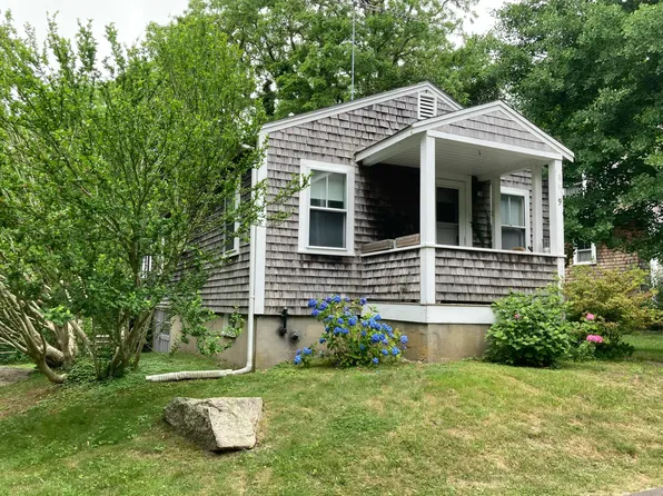 9 Cricket Lane, Woods Hole, MA 02543