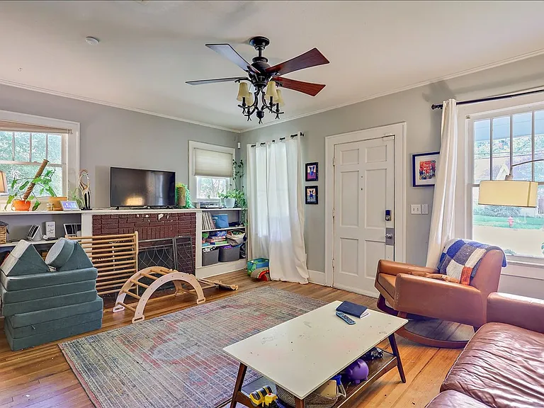 1203 Greymont Ave — Photo 4