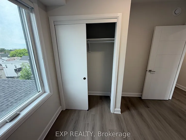 258 Montfort St — Photo 15