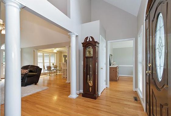 5th image of 300 Rainey St