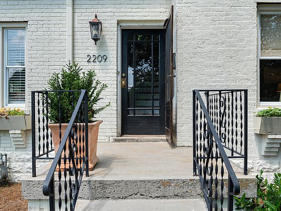 3rd image of 2209 Natchez Trce