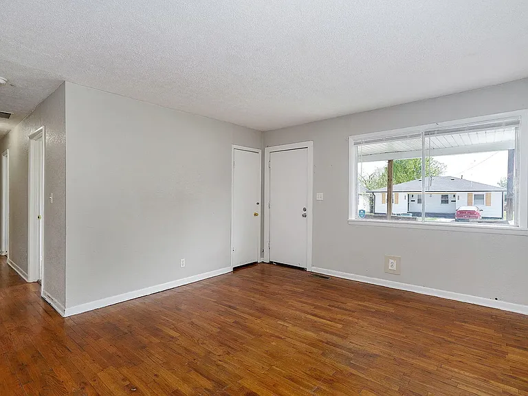 521 N Park Ave — Photo 4