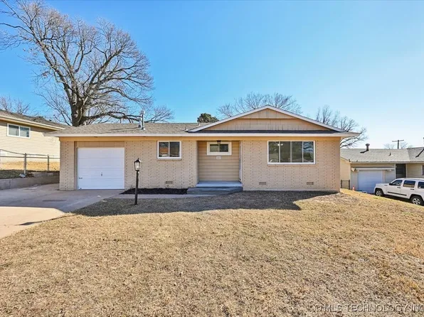 1017 N Cedar Ave E, Sand Springs, OK 74063