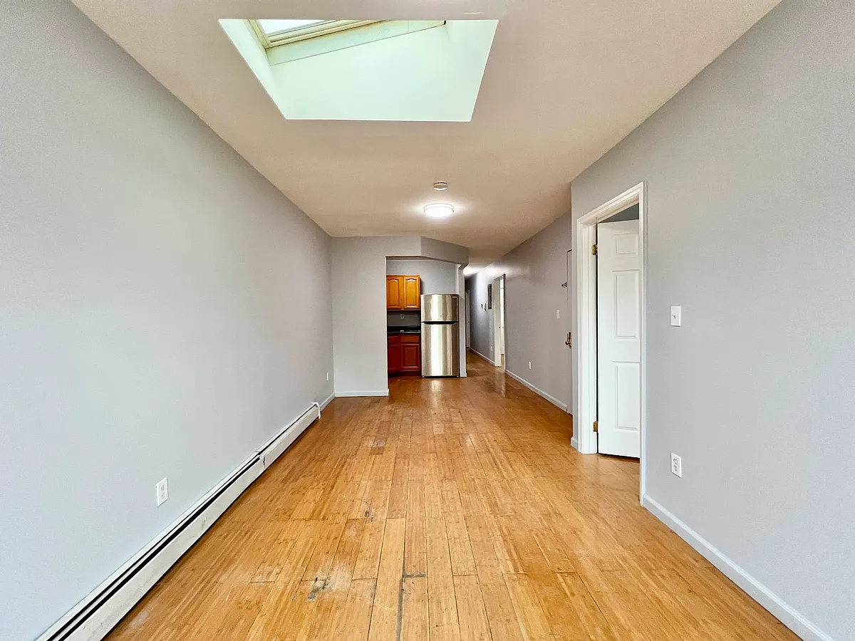 Building Photo - 32 Troy Ave #3