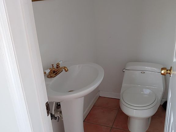 3rd image of 2620 Bird Ave