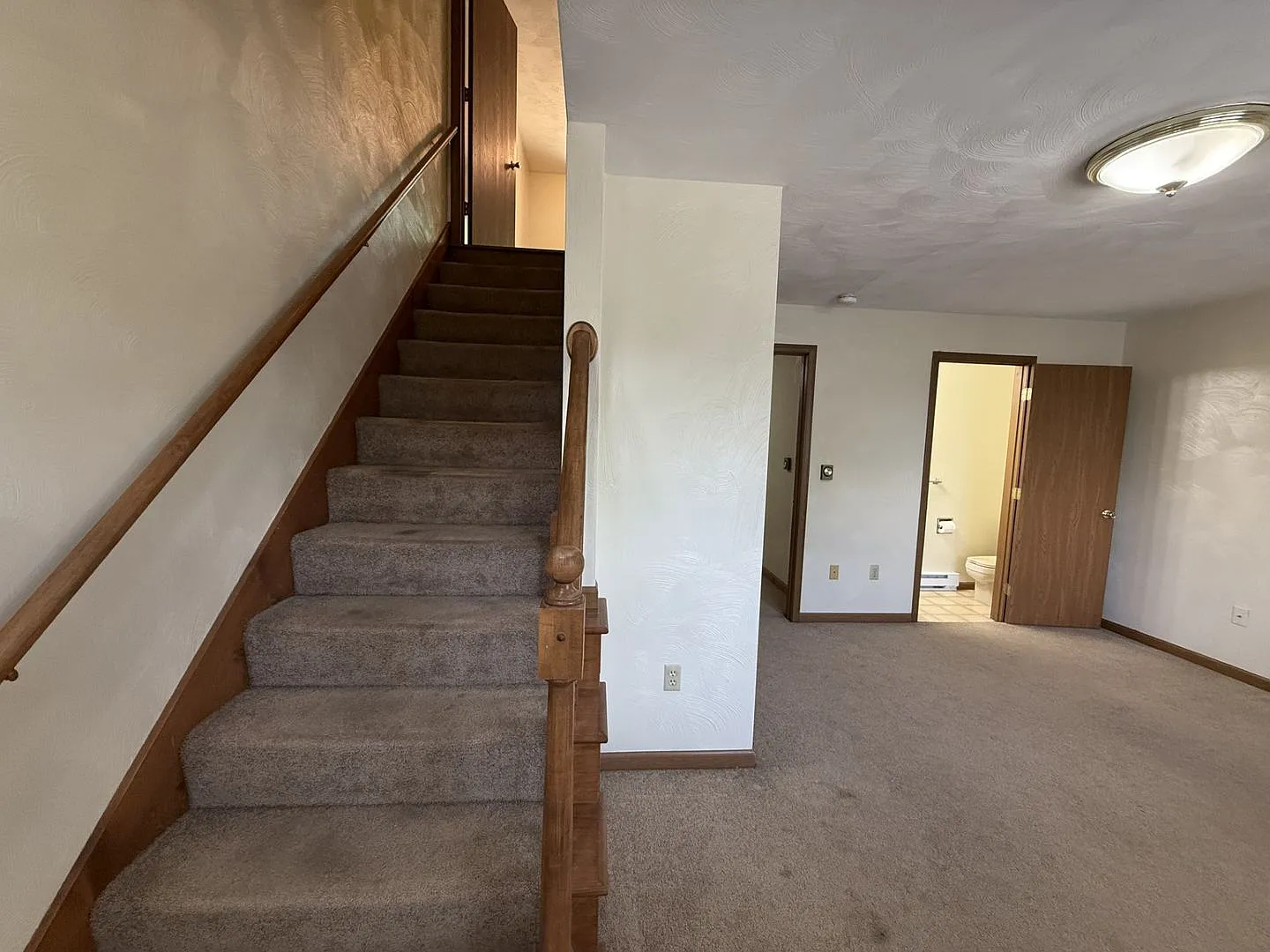Secluded Two Bedroom Townhome Minutes from Penn State! — Photo 4