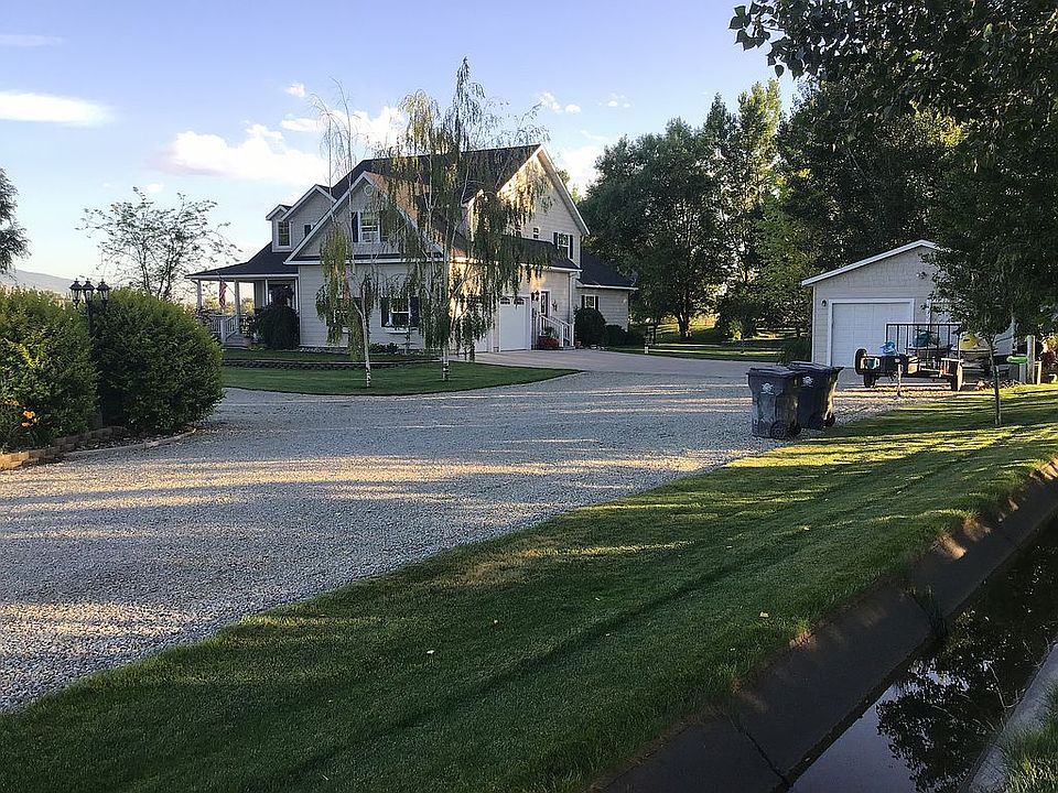 Driveway, north side, shop
