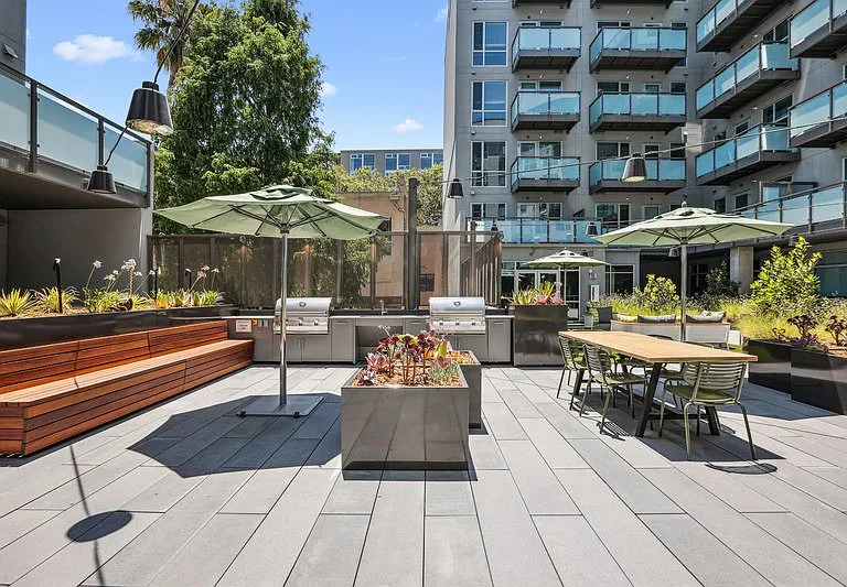 Link Apartments Four12 — Photo 23