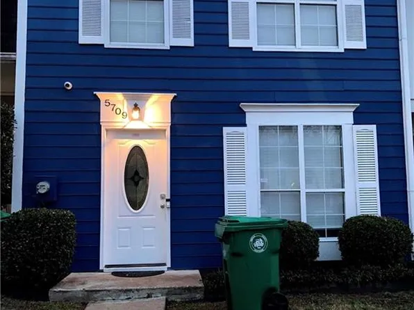 5709 Wells Cir, Stone Mountain, GA 30087