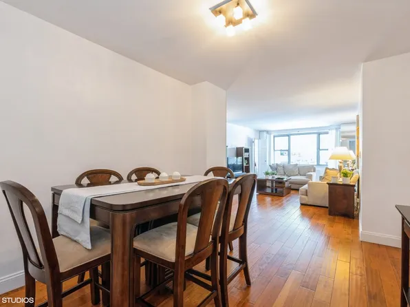 70-25 Yellowstone Boulevard image 5 of 12