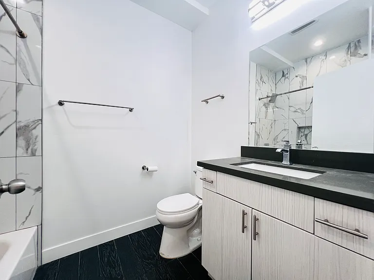 4572 Oakwood Ave — Photo 5