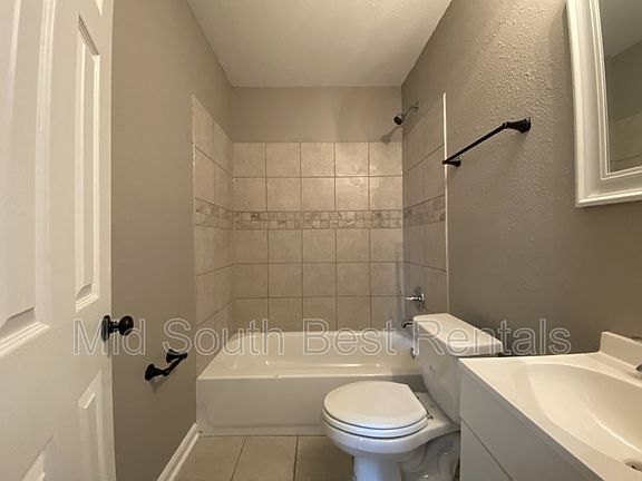 4th image of 1503 S Montgomery St