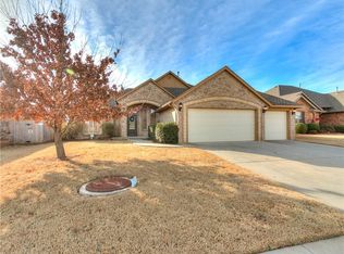 2728 SE 39th St, Moore, OK 73160