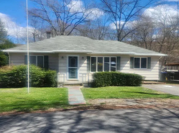 18 Forest Dr, Greenwood Lake, NY 10925