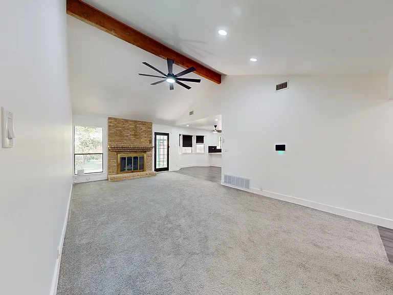 318 Renee Dr — Photo 4