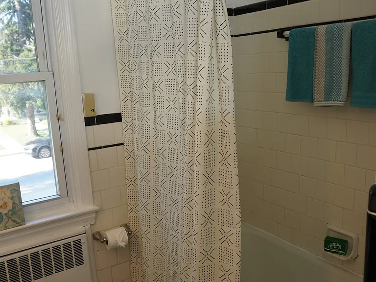 205 E Burke Ave — Photo 31