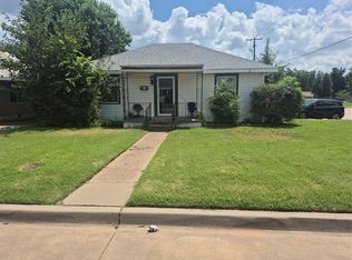 621 S 9th St, Yukon, OK 73099