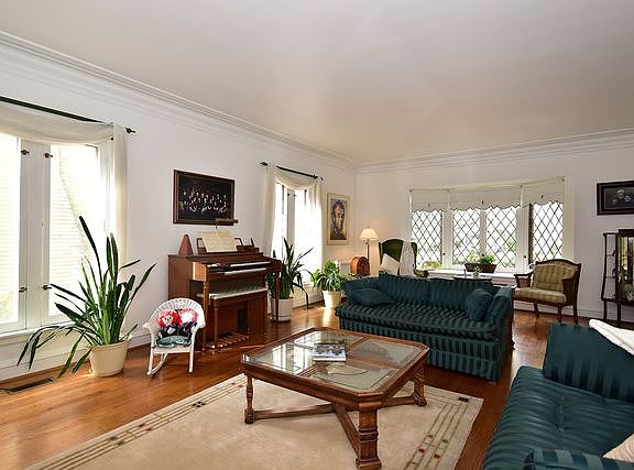 5th image of 1126 Woodbine Ave