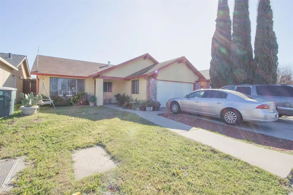 1220 Pine Tree Ln photo 1