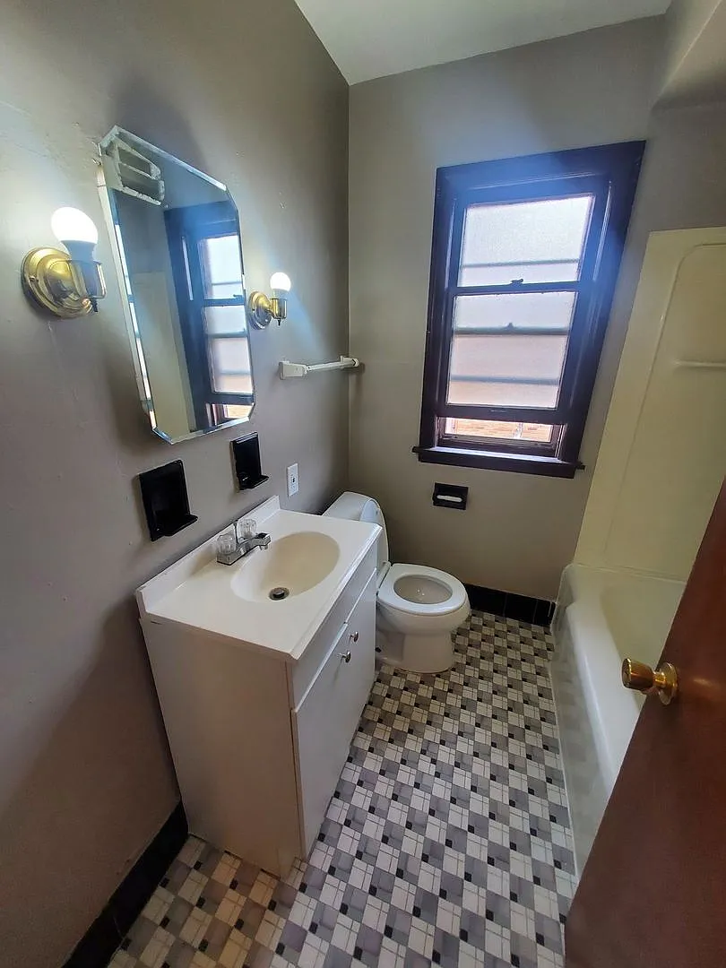 1414 S 55th St. (4 Unit) — Photo 3