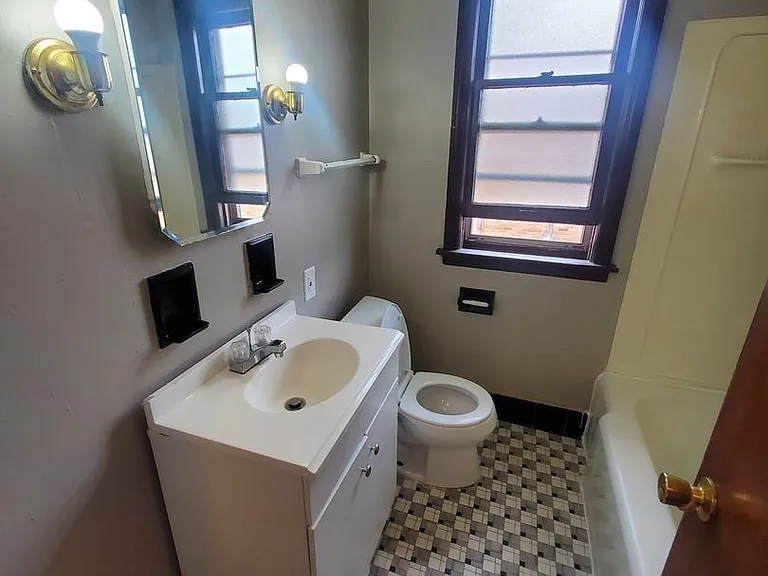 1414 S 55th St. (4 Unit) — Photo 3