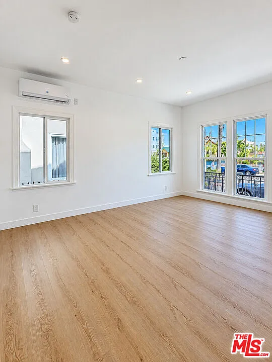 2 bed, 2.0 bath, 1300 sqft, $2,995 — Photo 4