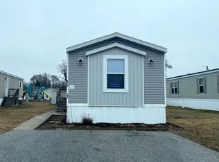 9317 Bermuda Dr #142, Demotte, IN 46310