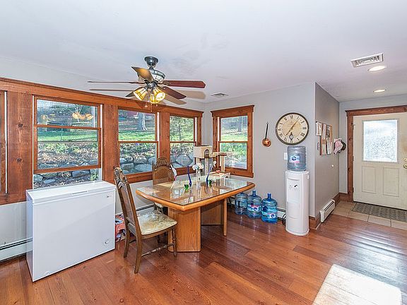 Eat In Kitchen viewing yd