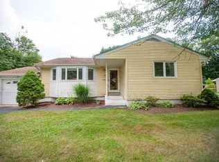 24 Freund Dr, Nanuet, NY 10954